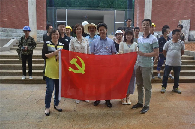 炎炎夏日送清涼，點(diǎn)滴關(guān)懷暖人心——城投集團(tuán)各黨支部開展“送清涼”慰問一線員工活動