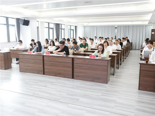 城投集團舉辦“展現(xiàn)青年風(fēng)采，奉獻(xiàn)青春力量”主題演講比賽
