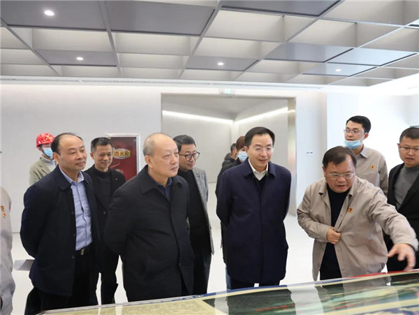 市委常委、常務(wù)副市長鄧永翔現(xiàn)場調(diào)研城投集團產(chǎn)業(yè)項目