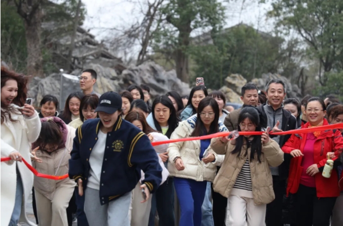 市城投集團(tuán)開展“團(tuán)結(jié)一心 拼搏進(jìn)取 奮戰(zhàn)2025”迎新年登山、健步走活動